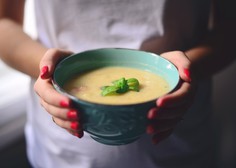 Pogrejte se s kremno juho iz koromača, korenja in krompirja