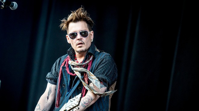 Johnny Depp na odru s slavnim rock kitaristom presenetil oboževalce (foto: profimedia)