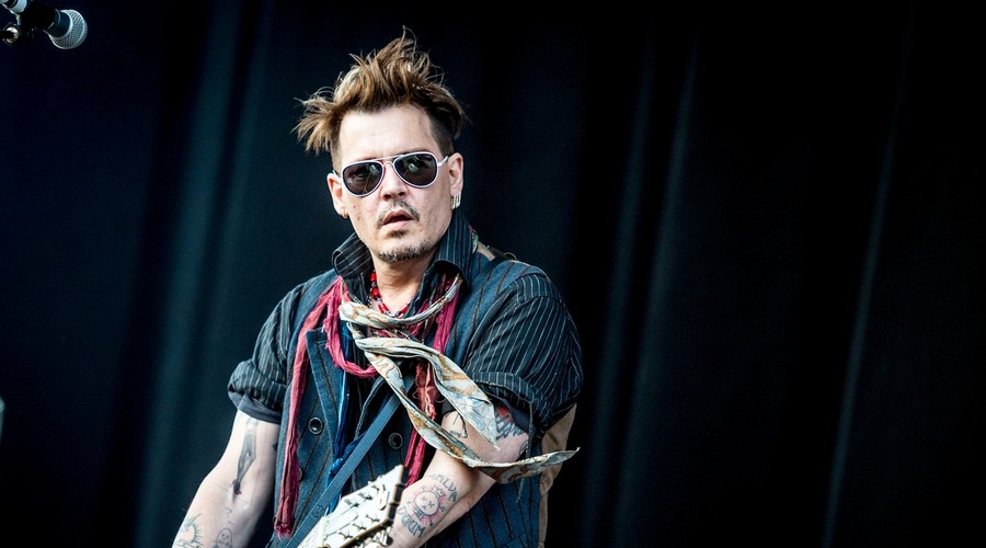 Johnny Depp na odru s slavnim rock kitaristom presenetil oboževalce (foto: profimedia)