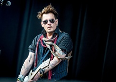 Johnny Depp na odru s slavnim rock kitaristom presenetil oboževalce