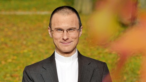 Dr. Rožič, pater Peter:  Šele kadar smo svobodni, smo lahko drugim na voljo in s tem v korist