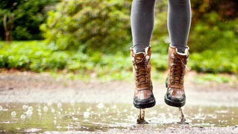10 bizarnih situacij, ki doletijo samsko žensko, ko se druži s prijateljico in njenim fantom
