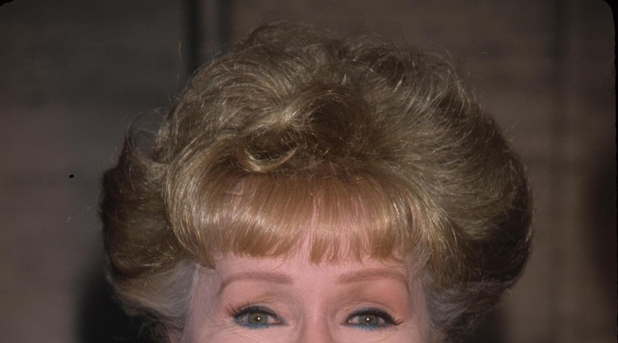 Dan po smrti hčerke Carrie Fisher umrla igralka Debbie Reynolds (foto: profimedia)