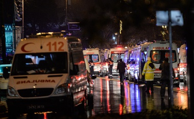 Istanbul: Neznanec vdrl v nočni klub in začel streljati po ljudeh!