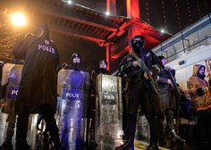 Istanbul: Neznanec vdrl v nočni klub in začel streljati po ljudeh!