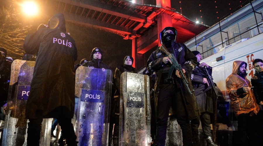 Istanbul: Neznanec vdrl v nočni klub in začel streljati po ljudeh! (foto: profimedia)
