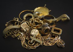 Mariborski policisti iščejo vlomilca, ki je odnesel za 30.000 evrov zlata!