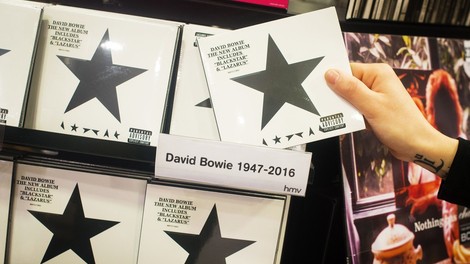 Blackstar po glasbenikovi smrti najbolje prodajani Bowiejev album!
