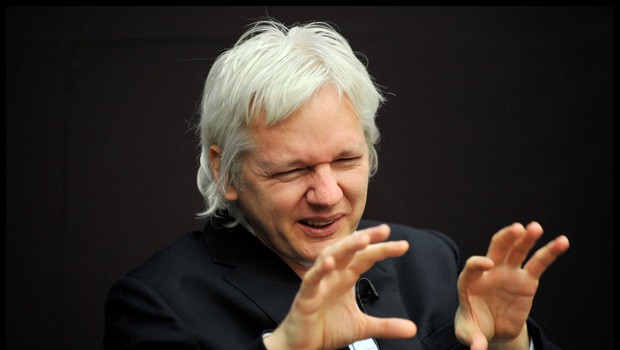 
                            Britanska policija aretirala ustanovitelja Wikileaksa Juliana Assangea (foto: profimedia)