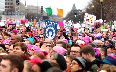 V Washingtonu in drugod po svetu več sto tisoč ljudi na pohodu žensk!