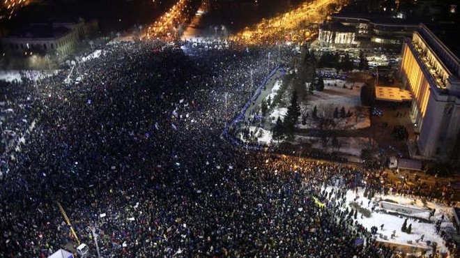 Do 300.000 protestnikov zahteva odstop romunske vlade! (foto: Xinhua/STA)