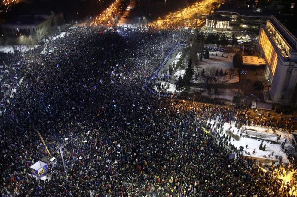 Do 300.000 protestnikov zahteva odstop romunske vlade! (foto: Xinhua/STA)