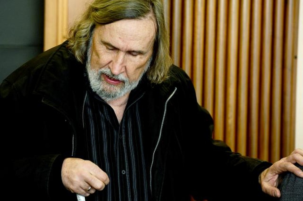 Luj Šprohar z novo knjigo Spomini starega sitnega slepca (foto: Tamino Petelinšek/STA)