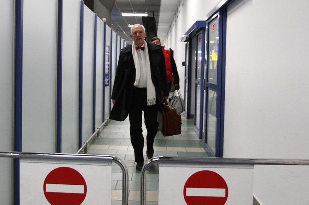 Janusz Korwin-Mikke bo kaznovan za izjavo, da bi morale biti ženske plačane manj, ker ... (foto: profimedia)