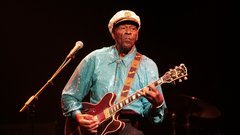 Umrl je legendarni kitarist Chuck Berry