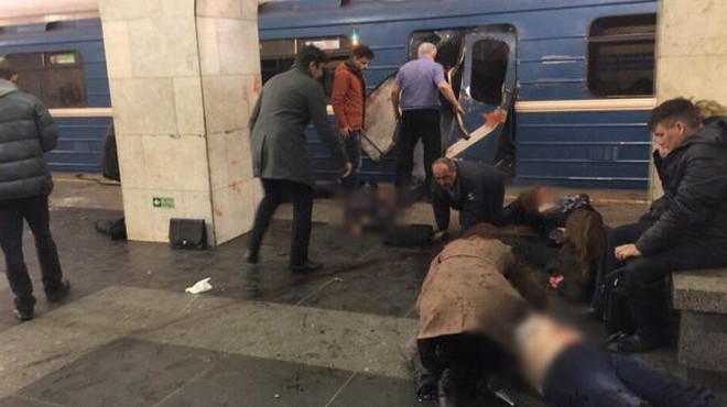 Več mrtvih v eksploziji v podzemni železnici v Sankt Peterburgu! (foto: STA)
