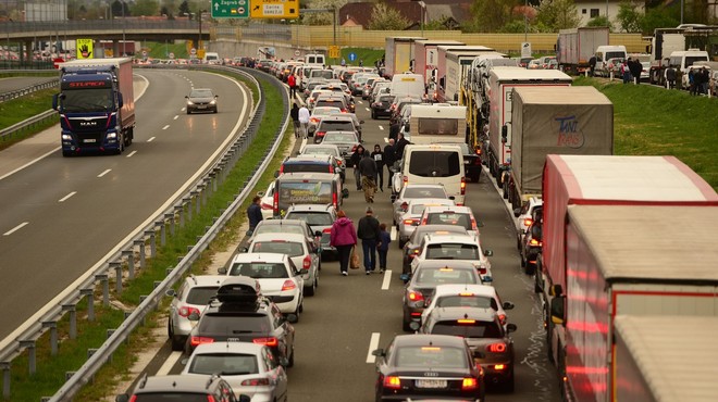 Hrvaška začasno prekinja poostrene nadzore vseh potnikov na meji s Slovenijo in Madžarsko (foto: profimedia)