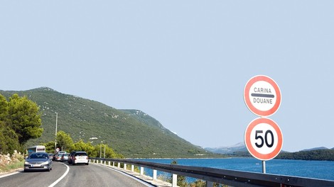 Zaradi gneče na mejnih prehodih na jugu BiH grozijo z blokado meje s Hrvaško!