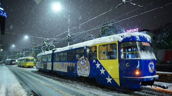Za vse, ki se odpravljate čez mejo: Sneg ovira promet na Hrvaškem in v BIH! (foto: profimedia)