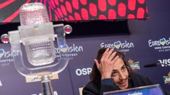 Portugalec Salvador Sobral slavil na 62. Evroviziji s čustveno skladbo Amar Pelos Dois!