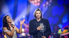 Portugalec Salvador Sobral slavil na 62. Evroviziji s čustveno skladbo Amar Pelos Dois!