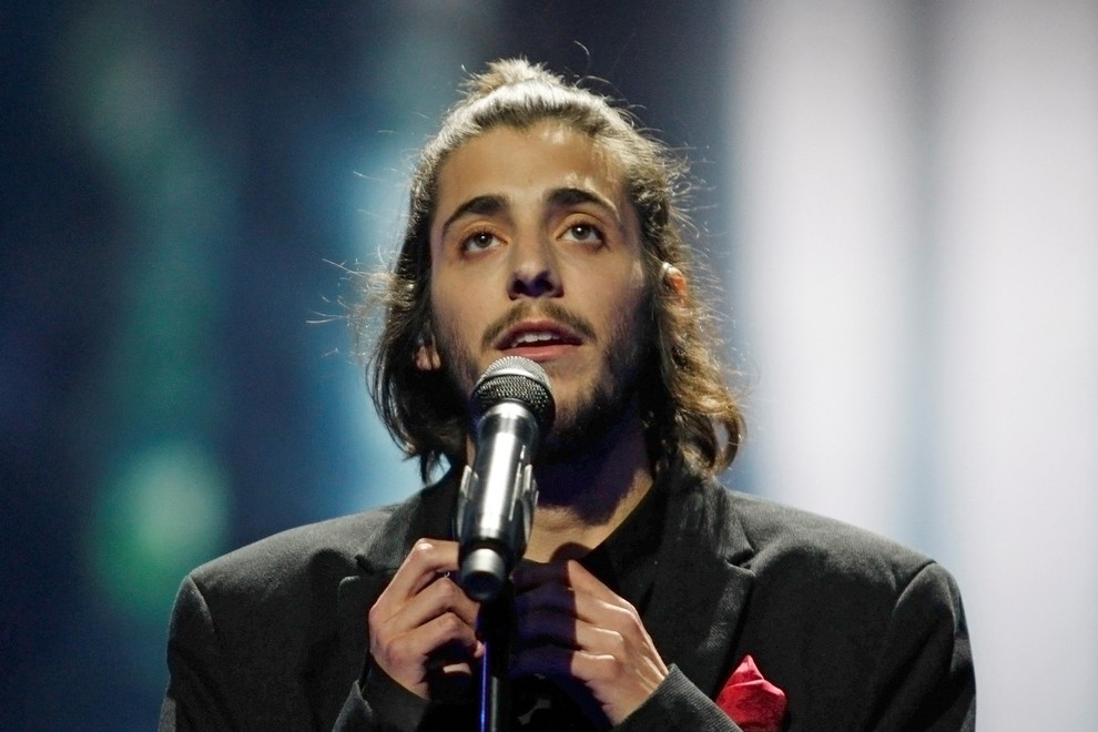 Portugalec Salvador Sobral slavil na 62. Evroviziji s čustveno skladbo Amar Pelos Dois!
