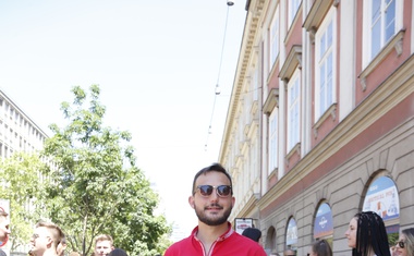 Foto: Maturanti z dežniki, baloni in piščalkami zaplesali četvorko!