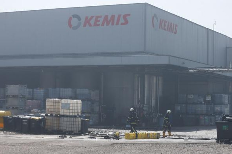 Na Vrhniki protest za zaprtje Kemisa! Zahtevajo tudi odstop župana! (foto: Anže Malovrh, STA)