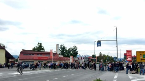 Krajani Sinje Gorice razburjeno na zboru: "Kemis ne sodi v naselje!"