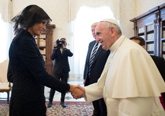 Papež vpraša Melanio: "Kaj mu dajete za jesti?", ta pa naj bi mu odgovorila, da potico! Ali pa je rekla: pico!?