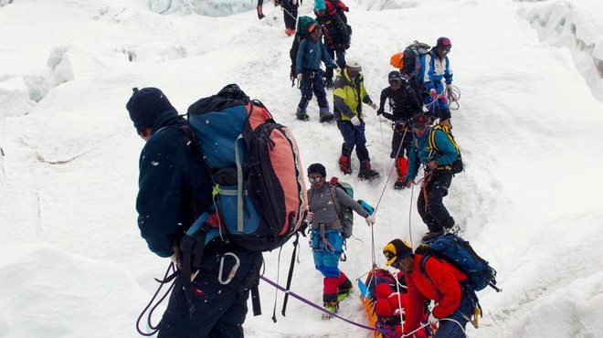 Na Everestu našli še štiri mrtve alpiniste (foto: profimedia)