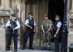 Britanska policija nadaljuje z aretacijami v zvezi s terorističnim napadom v Manchestru