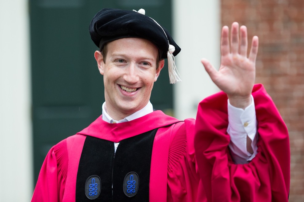 Mark Zuckerberg je harvardskim diplomantom govoril o smislu in univerzalnem temeljnem dohodku! (foto: profimedia)