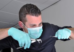 Zobozdravnik brez vesti iz Sankt Peterburga ženski odstranil 22 zdravih zob