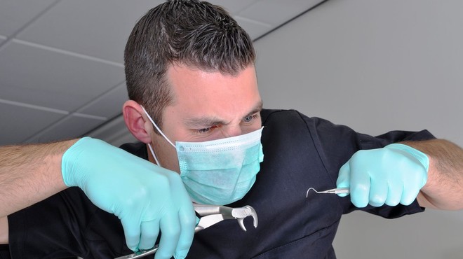 Zobozdravnik brez vesti iz Sankt Peterburga ženski odstranil 22 zdravih zob (foto: profimedia)