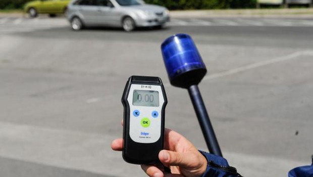 
                            Policija bo vse do nedelje izvajala prvi del akcije 0,0 šofer (foto: Nebojša Tejić/STA)