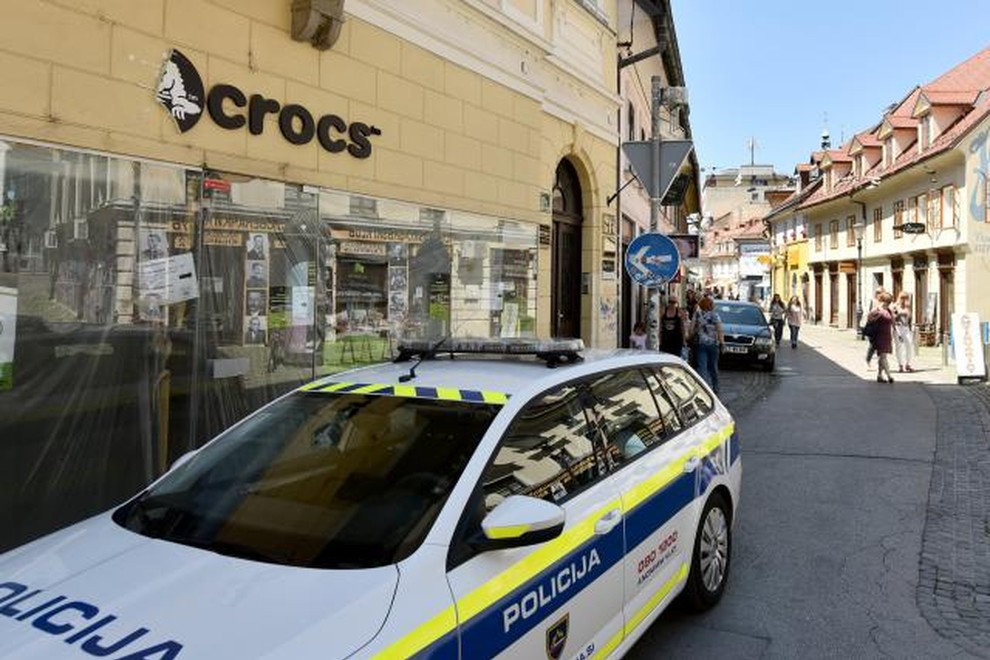 Policisti nadaljujejo preiskavo smrti igralca Gašperja Tiča