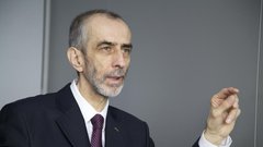 Dr. Milan Jazbec, veleposlanik, ki je s svojo kandidaturo izzval aktualnega predsednika