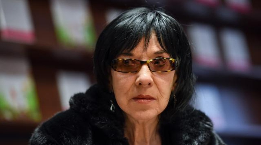 Svetlana Makarovič s somišljeniki na Kongresnem trgu o simboliki rdeče zvezde! (foto: Nebojša Tejić/STA)