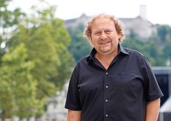 Meščani šokirani: direktor Festivala Ljubljana prejel 17.129 evrov za mesec dni dela! (Razkrito, zakaj)
