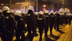 Policija z vodnim topom nad protestnike proti vrhu G20