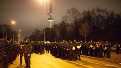 Policija z vodnim topom nad protestnike proti vrhu G20