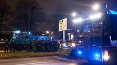Policija z vodnim topom nad protestnike proti vrhu G20