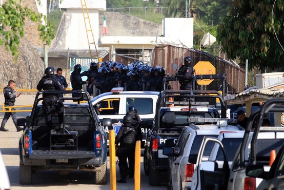 V obračunu v enem od prenatrpanih zaporov v Mehiki 28 mrtvih