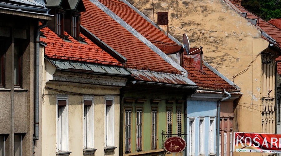 V eksploziji avtomobila v središču Novega mesta umrla ena oseba (foto: profimedia)