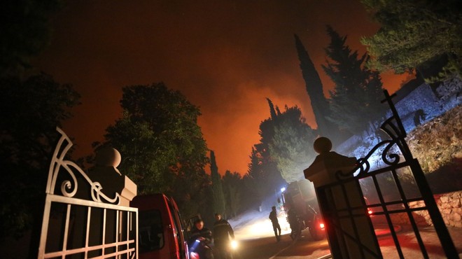 Na območju Splita požari ne ogrožajo več hiš (foto: profimedia)