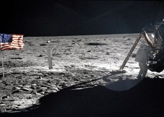 Armstrongovo torbo za lunin prah prodali za 1,8 milijona dolarjev