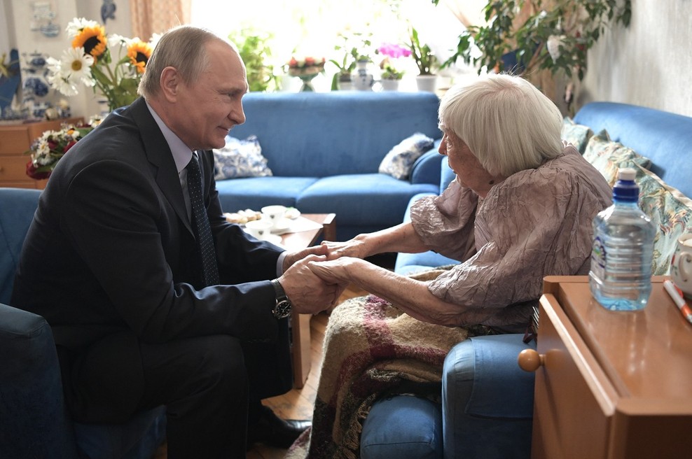 Putin obiskal borko za človekove pravice ob 90. rojstnem dnevu (foto: profimedia)