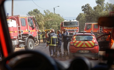 Na jugu Francije zaradi požara evakuirali najmanj 10.000 ljudi