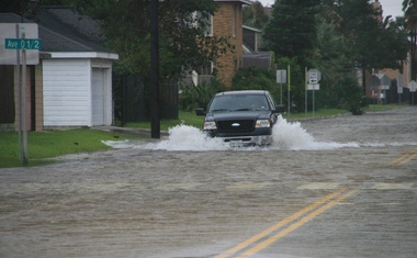 Tropska nevihta Harvey že dosegla obalo Louisiane